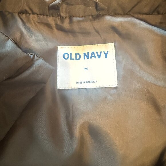 Old Navy Women's Puffer Vest -- Medium - Picture 4 of 4